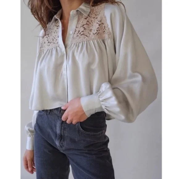 Urban Outfitters Callie Lace Cropped Blouse Sz S - Picture 3 of 9